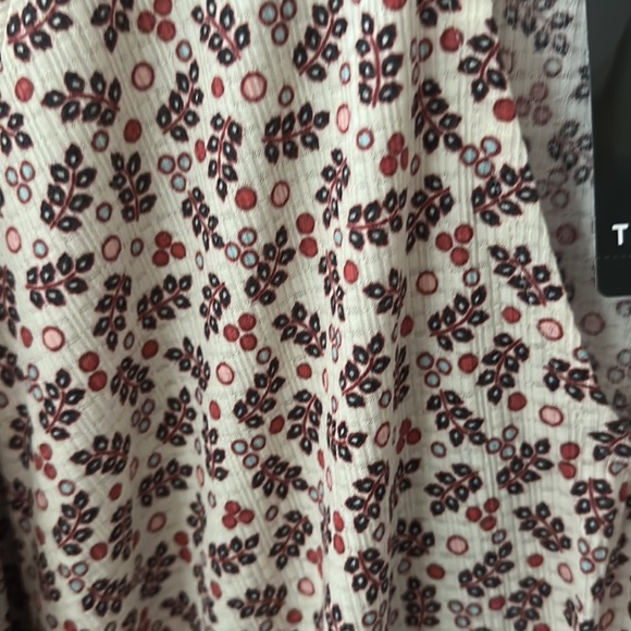 TORRID PLUS SIZE TEXTURED JERSEY CHOKER NECK SMOCKED BOTTOM TOP: CREAM: NWT:SZ 3 - Picture 2 of 5